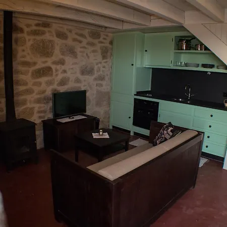 Casas Dos Avos * ヴァーレ・デ・カンブラ